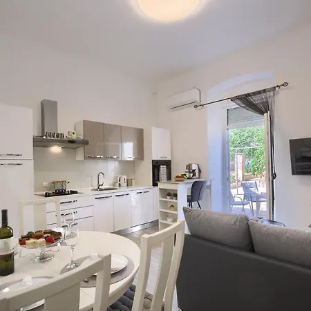 Apartman Emilia Apartment *